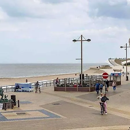 Beautiful With Direct Sea View 2* Middelkerke